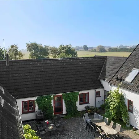 6318-stege-holtegardsvej-18-b * Stege