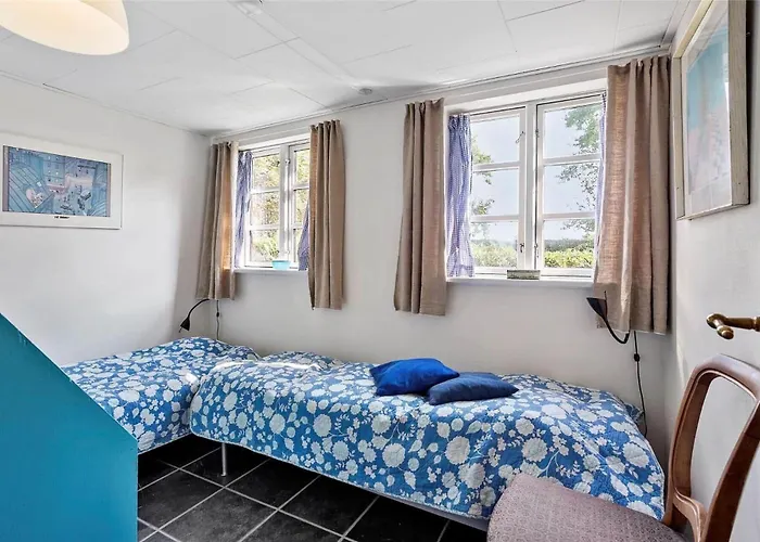 6318-stege-holtegardsvej-18-b * Stege