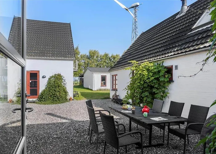 6318-stege-holtegardsvej-18-b * Stege